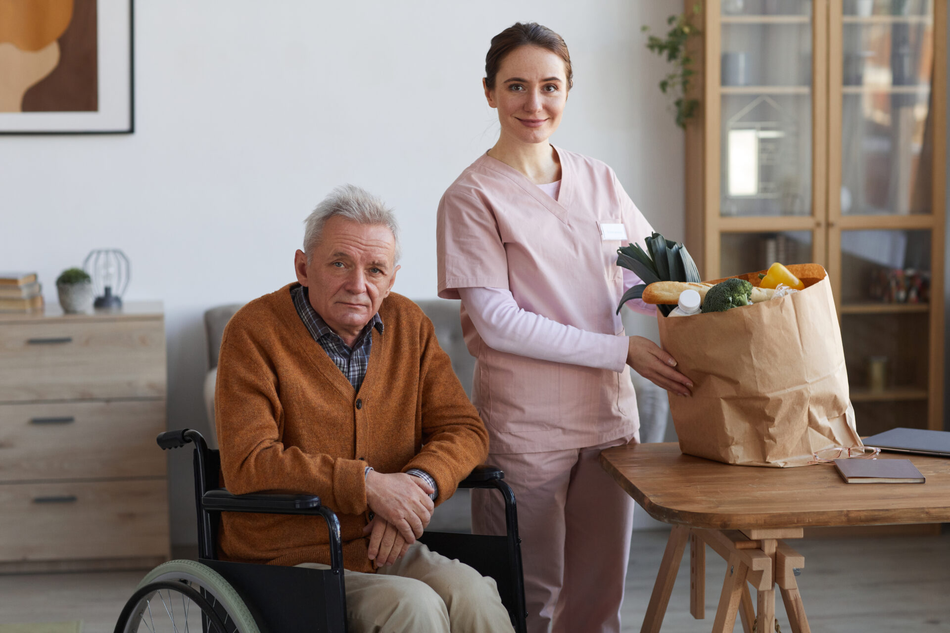 Ola Prestige Care Services-Darford-Caregiver-and-senior-arriving-home-from-grocery-shopping.